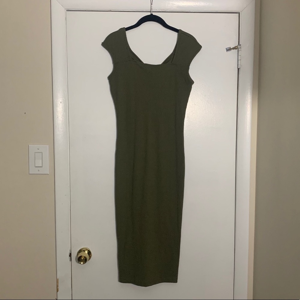 Missguided Ribbed Keyhole Dress - Picture 2 of 4
